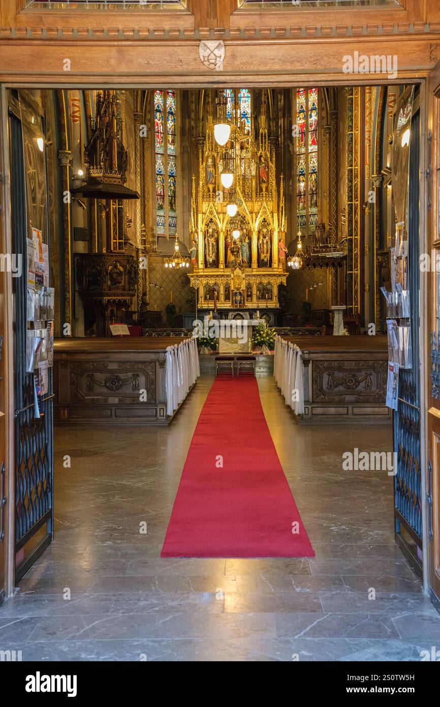 Inneres der Basilika der Heiligen Peter und Paul, Vysehrad, Prag, Tschechien, Tschechien. Stockfoto