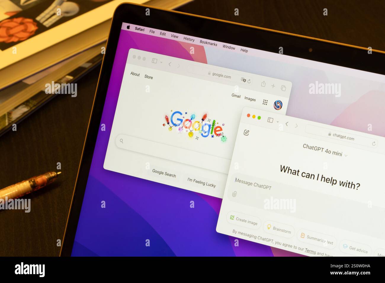 Homepages von Google.com und ChatGPT.com werden auf dem Bildschirm eines Computers angezeigt. google.com vs. ChatGPT.com und Suchmaschinenwettbewerb. Stockfoto