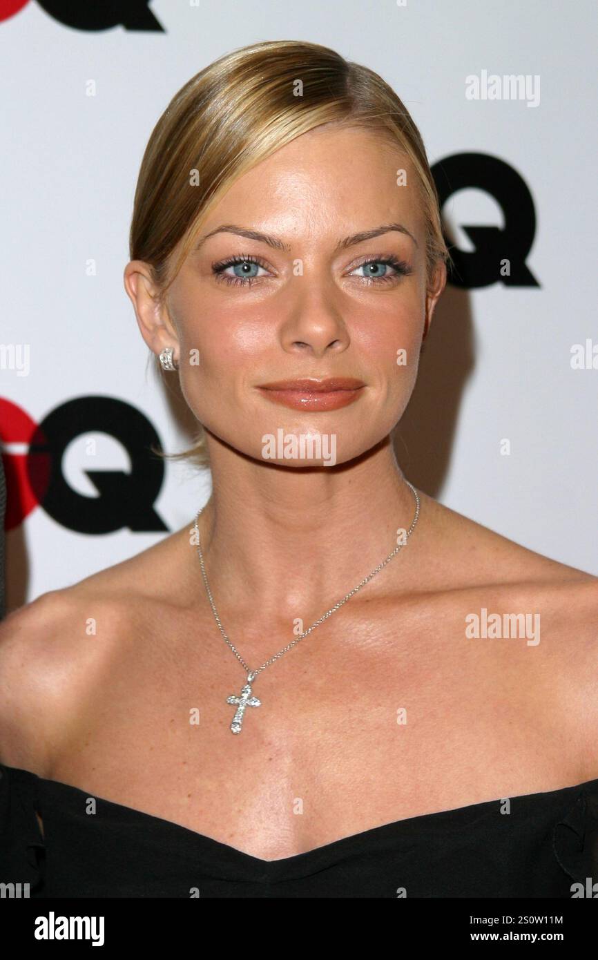 HOLLYWOOD, CA, USA: Jaime Pressly besucht GQ Honors Tinseltown mit der Enthüllung der GQ Annual Hollywood Ausgabe in der GQ Lounge im White Lotus in Hollywood, Kalifornien am 20. Februar 2003. © Lee Roth / Roth Stock Celebrity Archives Stockfoto