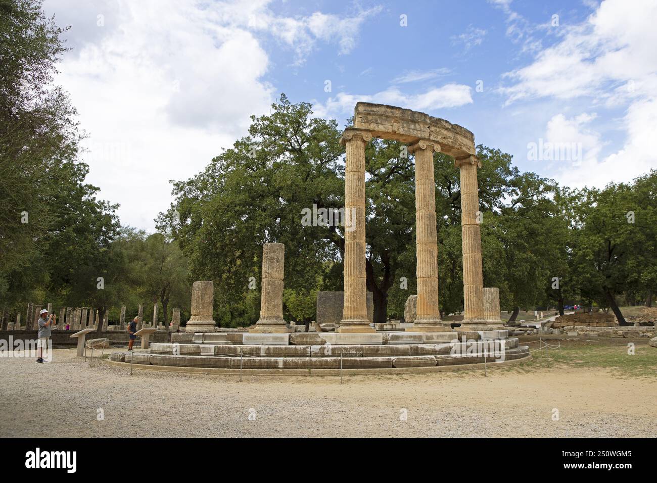 Philippeion, rundes Gebäude, antike Ruinen der archäologischen Stätte von Olympia, UNESCO-Weltkulturerbe, Elis, Peloponnes, Griechenland, Europa Stockfoto