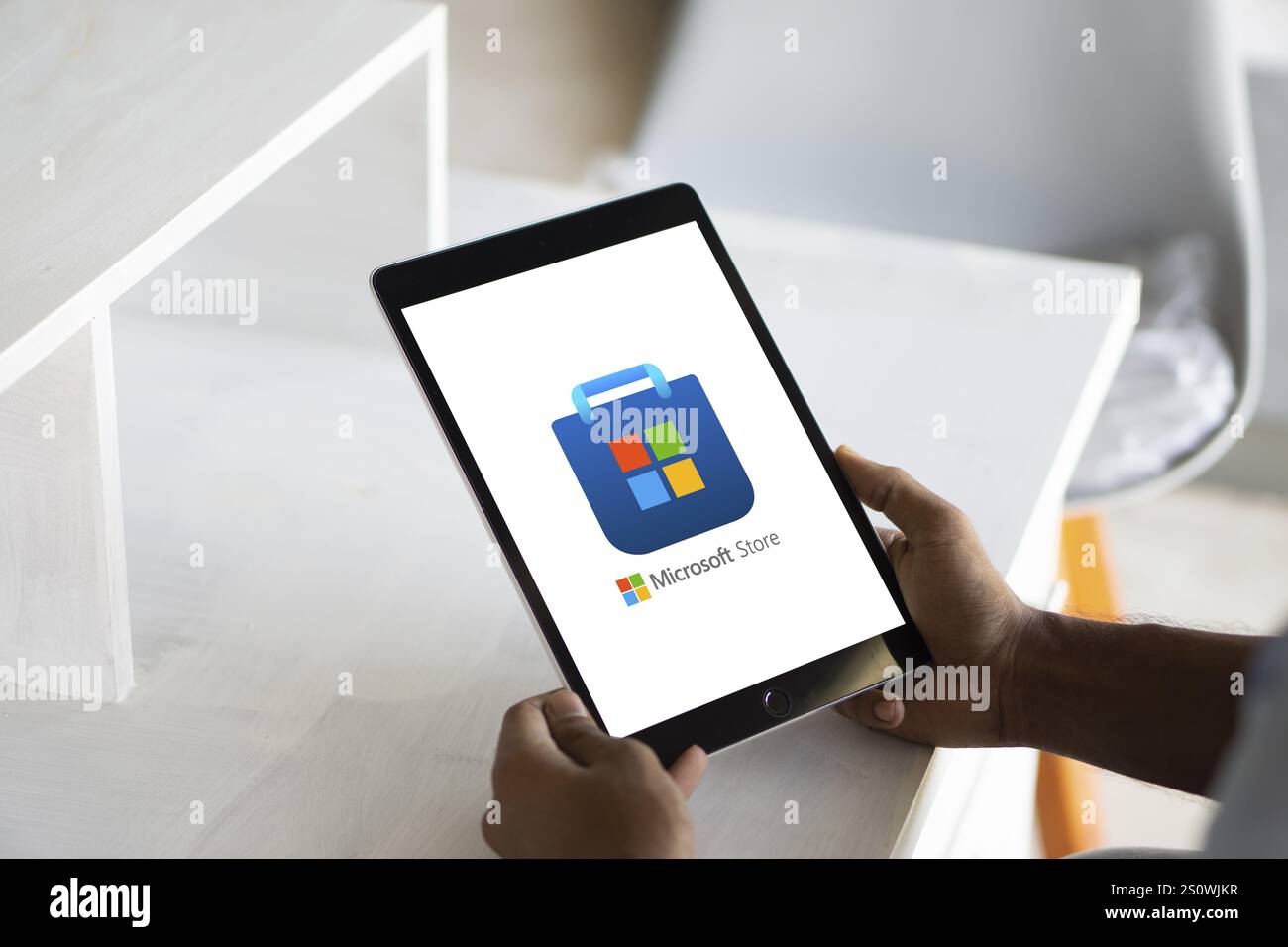 Der Microsoft Store ist ein digitaler Marktplatz, auf dem Sie eine große Auswahl an Apps, Spielen, Filmen und mehr für Ihren Windows-PC finden Stockfoto