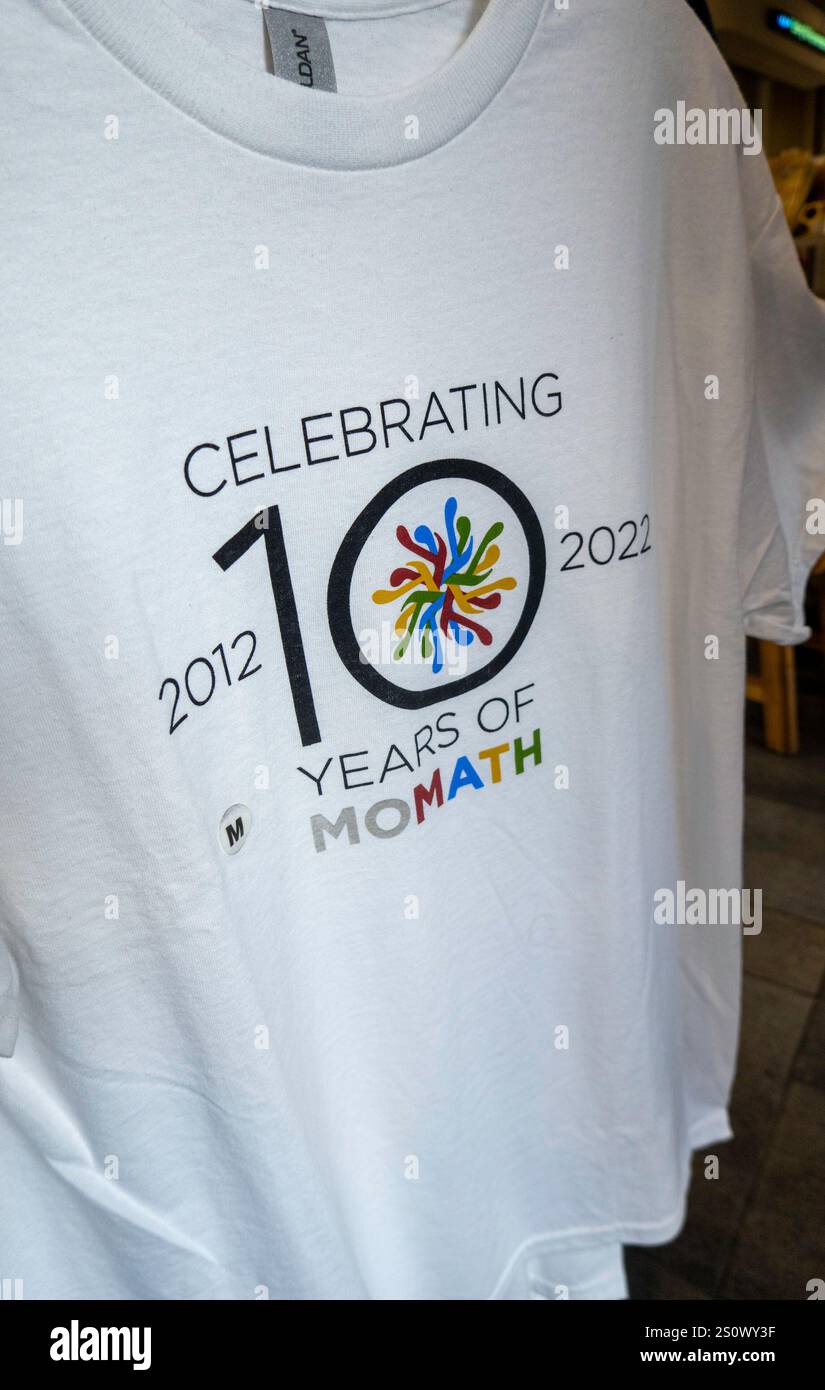 Das National Museum of Mathematics befindet sich an der Fifth Avenue in New York City, USA 2024 Stockfoto