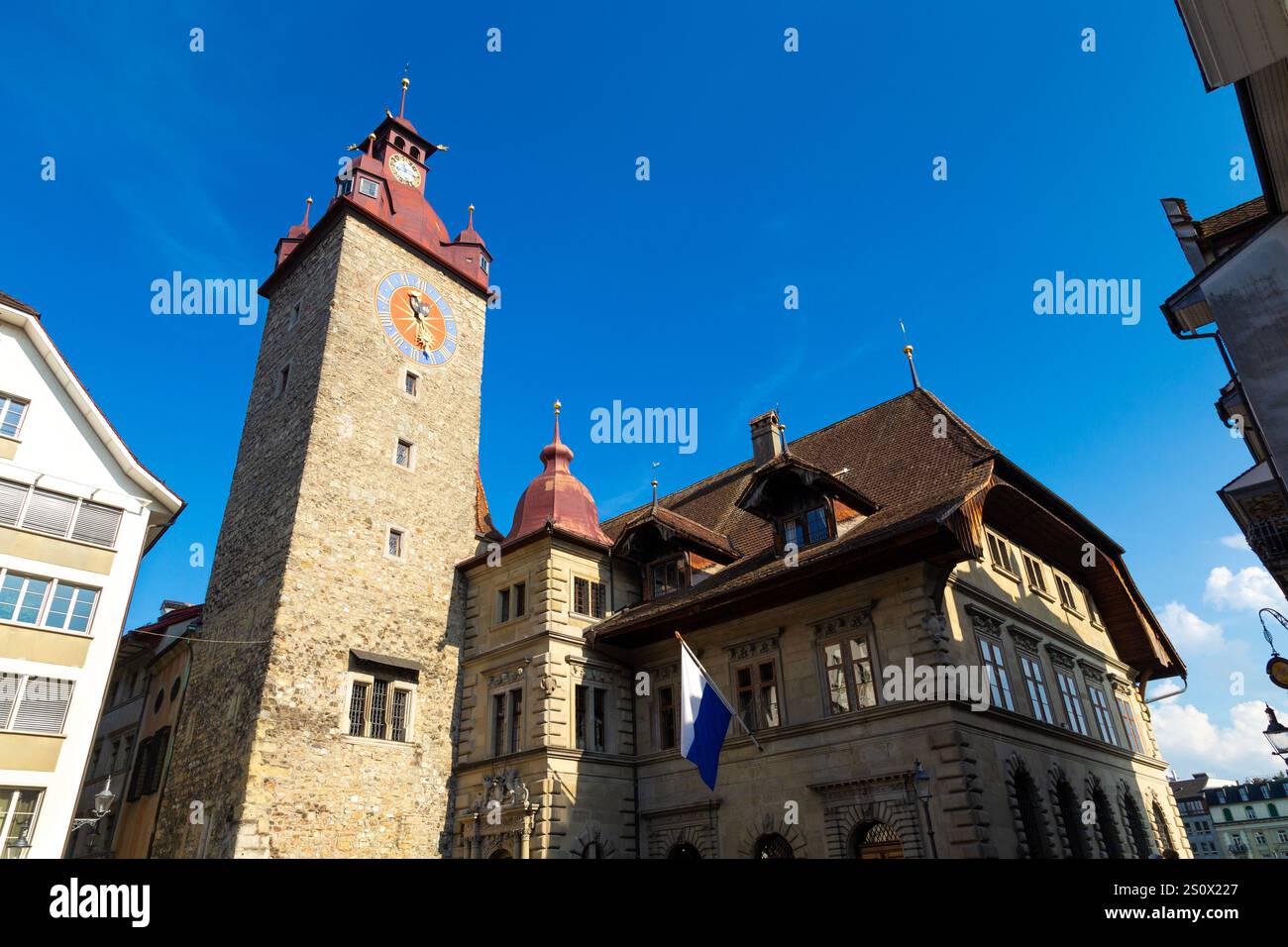 Italienischer Rathausturm aus der Renaissance aus dem 17. Jahrhundert in Kornmarkt, Luzern, Schweiz Stockfoto