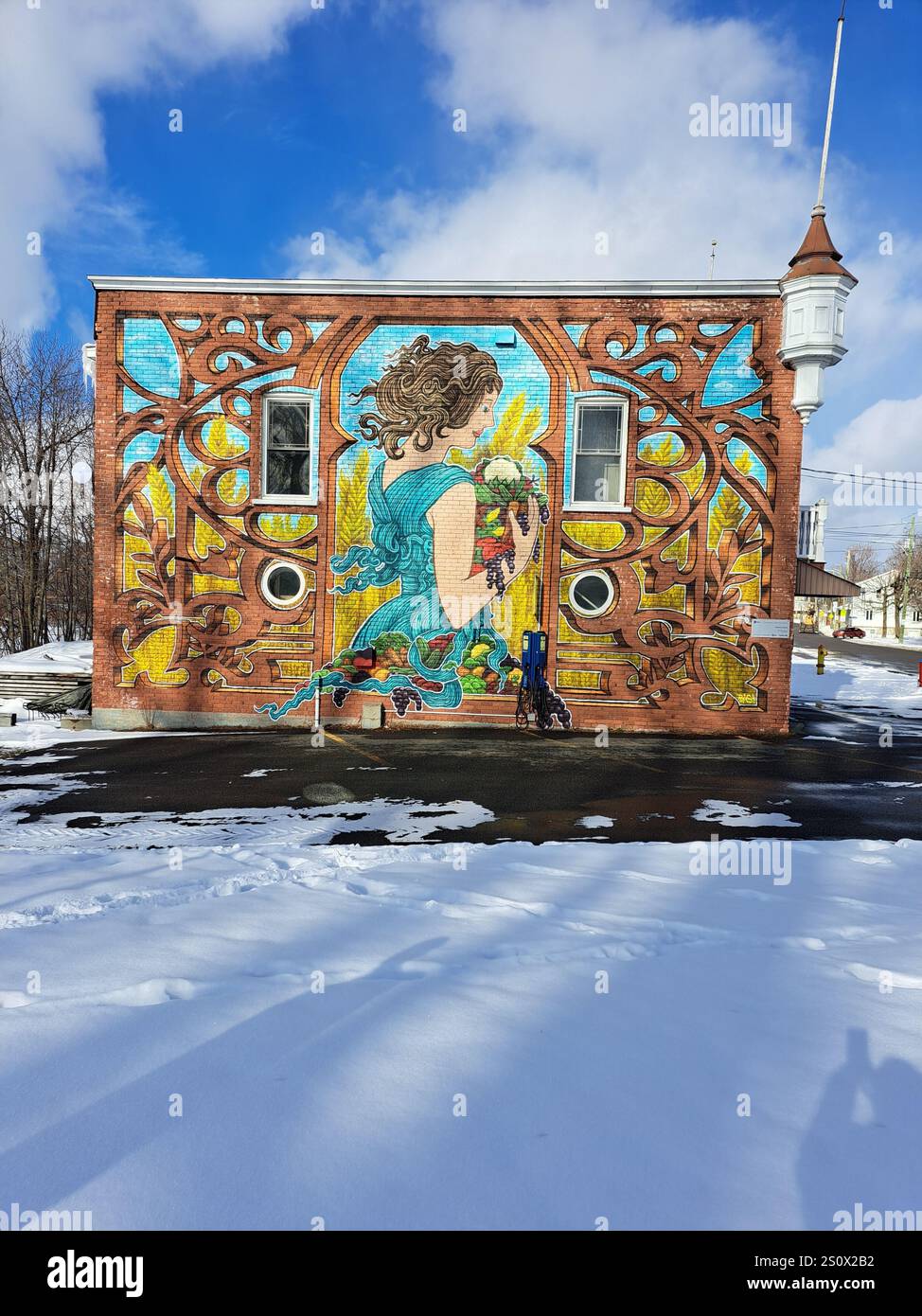 Mutter-Natur-Wandbild auf der Feuerhalle in Sainte-Anne-de-la-Pérade, Quebec, Kanada Stockfoto