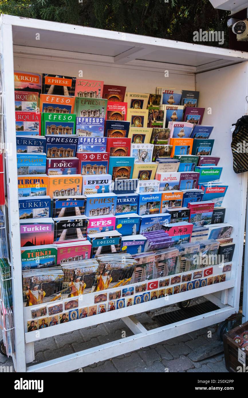 Türkei, Turkiye. Christliche religiöse Destination: Reiseführer zum Verkauf im letzten Haus der Jungfrau Maria. Stockfoto