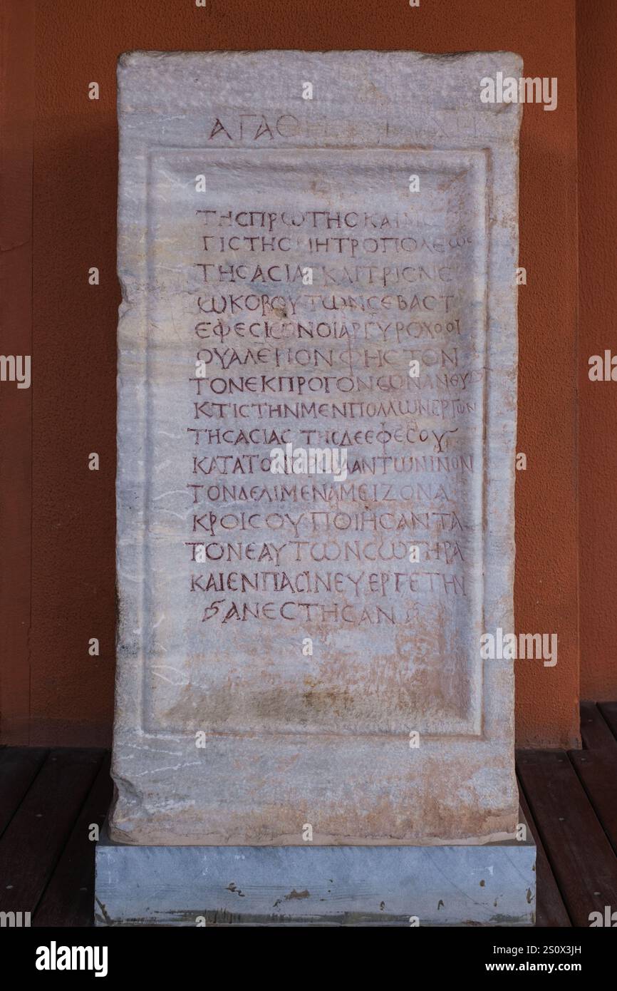 Selcuk, Türkei, Turkiye. Inschrift auf Stein, Museum von Ephesus. Stockfoto