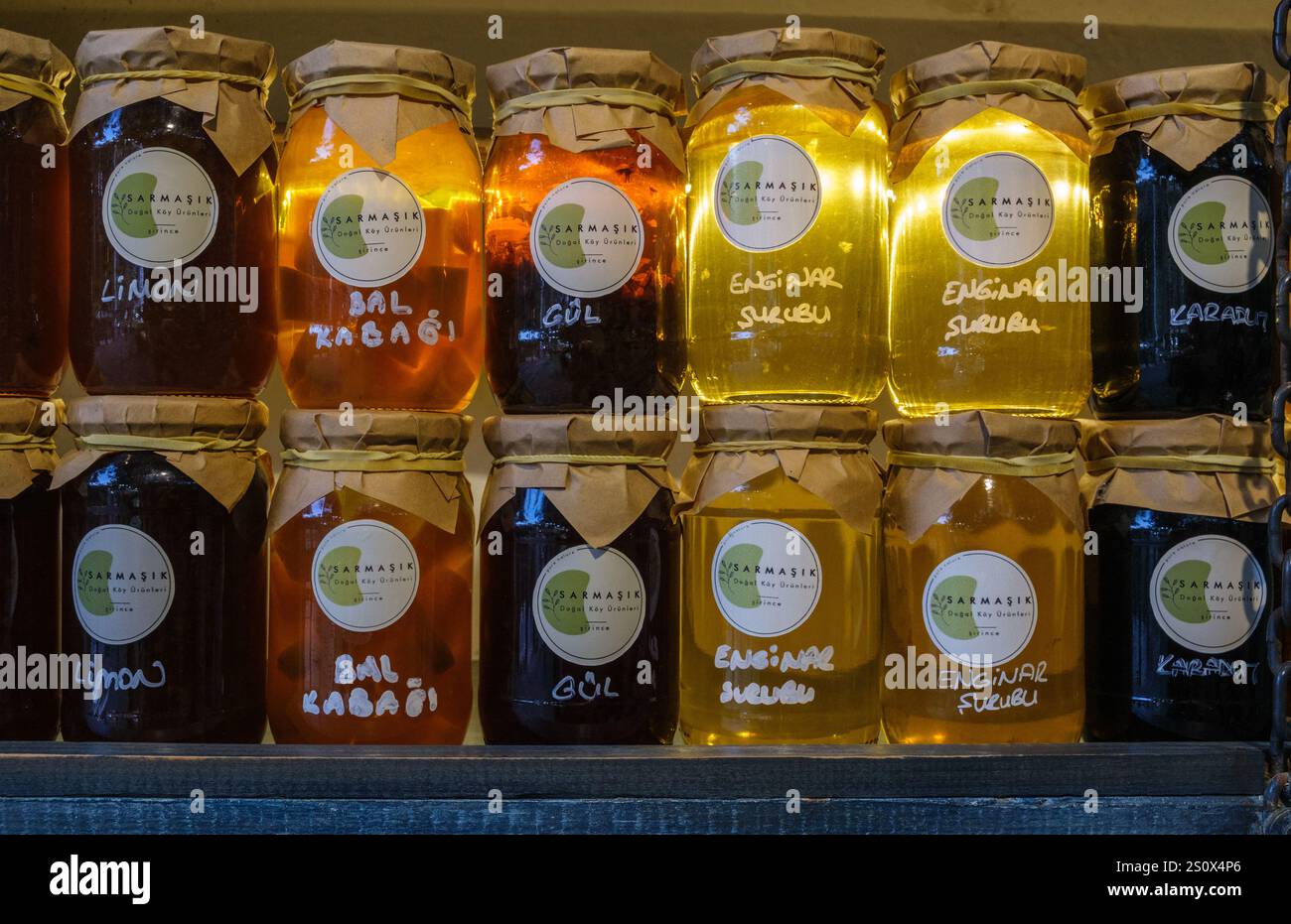 Türkei, Turkiye. Das Dorf Sirince. Fruchtmarmelade, Gelee, Marmelade zum Verkauf. Stockfoto