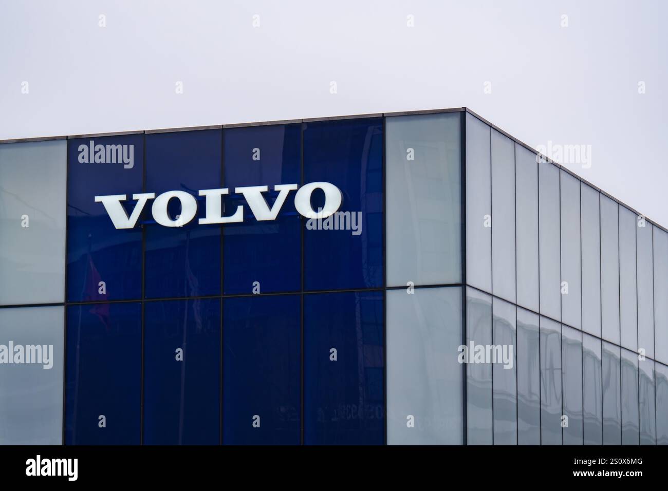 CHONGQING, CHINA - 29. DEZEMBER 2024 - Blick auf einen Autohandel von volvo in Chongqing, Südwest-China, 29. Dezember 2024. Stockfoto
