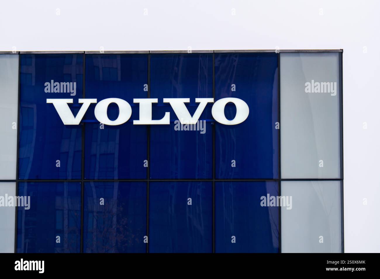 CHONGQING, CHINA - 29. DEZEMBER 2024 - Blick auf einen Autohandel von volvo in Chongqing, Südwest-China, 29. Dezember 2024. Stockfoto