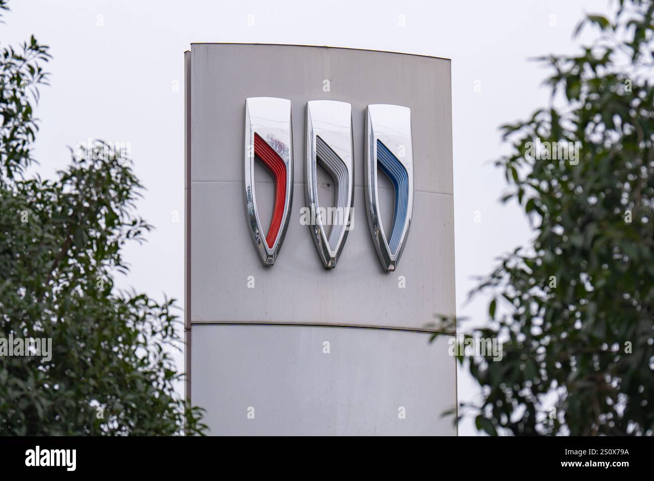 CHONGQING, CHINA – 29. DEZEMBER 2024 – am 29. Dezember 2024 wird in Chongqing, Südwest-China, Ein Autohandel von BUICK gesehen. Stockfoto