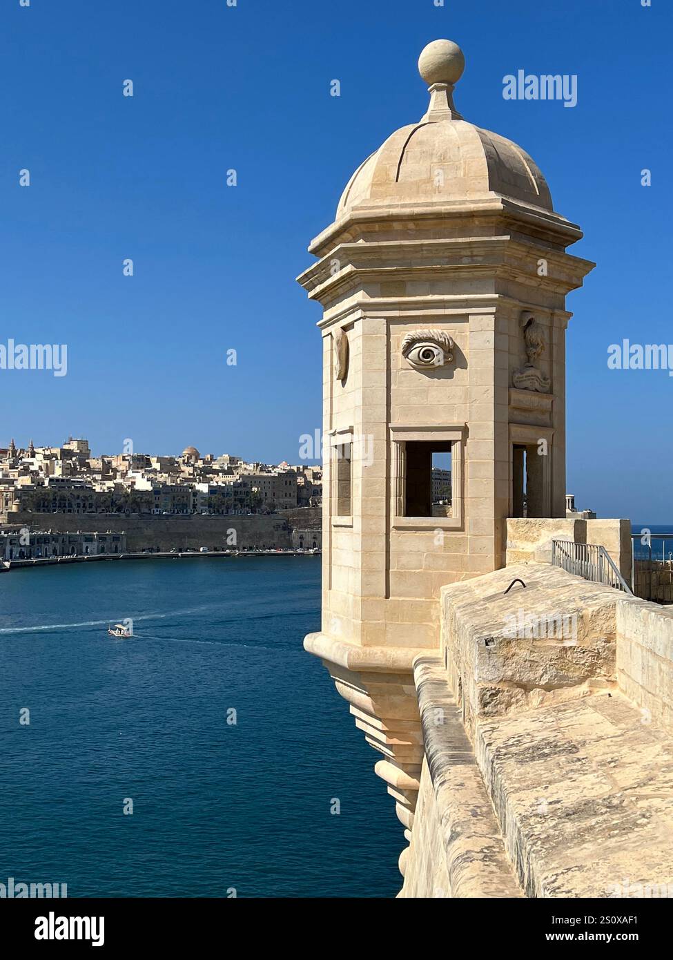 Wachturm, Gardjola-Gärten (Ġnien il-Gardjola), Senglea, (Isla), drei Inseln, Malta - Smartphone-aufgenommenes Stockfoto