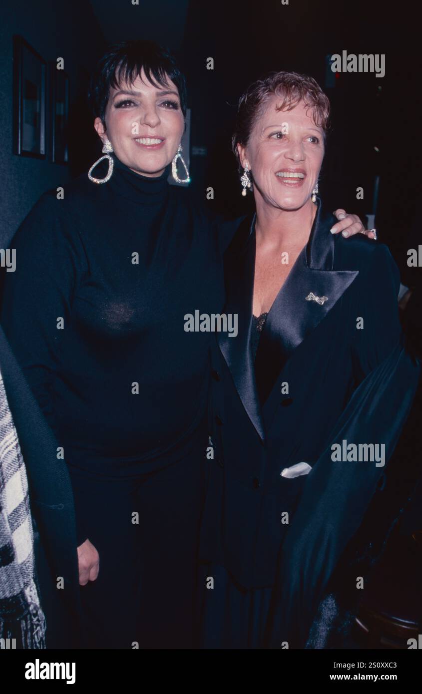 Linda Lavin ist gestorben. Liza Minnelli und Linda Lavin beim Debüt von ...