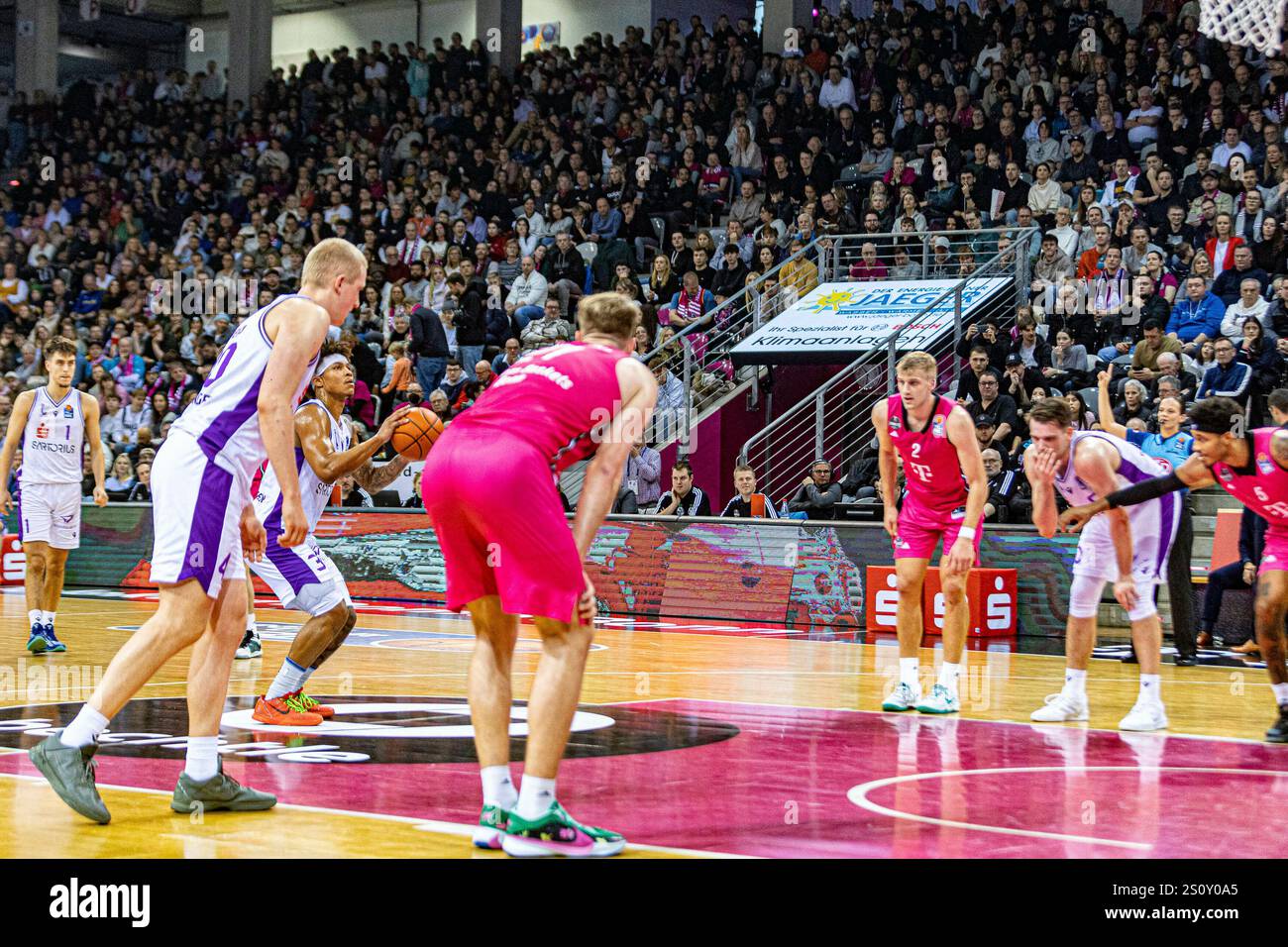 Bonn, Deutschland. Dezember 2024. Deion Hammond (BG Göttingen, #03) beim Freiwurf Telekom Baskets Bonn vs. BG Göttingen, Basketball, Easy Credit BBL 14.Spieltag, 2024/2025, 29.12.2024 Foto: Eibner-Pressefoto/Gerhard Wingender Credit: dpa/Alamy Live News Stockfoto