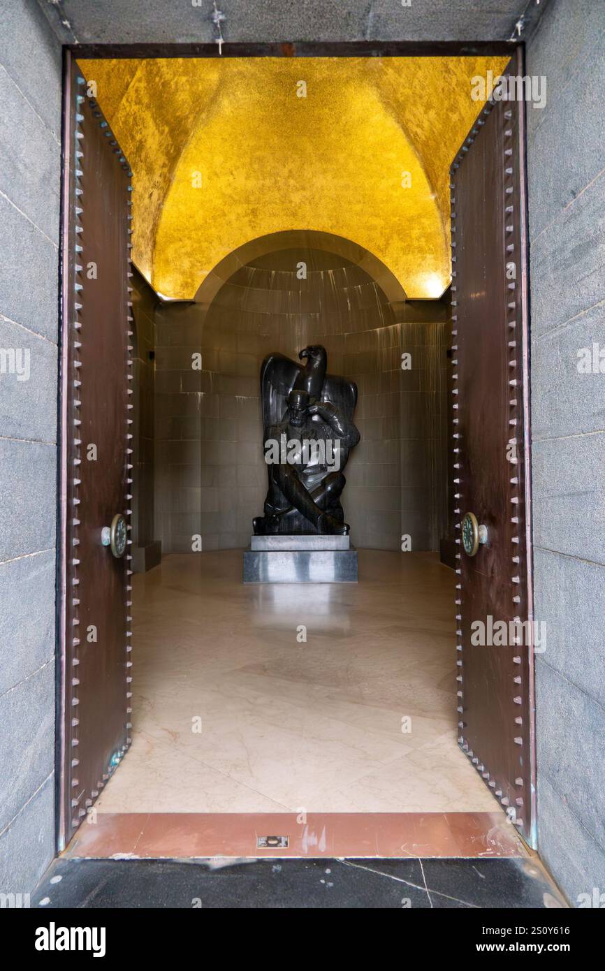 Cetinje, Montenegro, 4. August 2024. Njegos Mausoleum, Marmorgrab von Petar II Petrovic Njego auf dem Berg Lovcen. Stockfoto