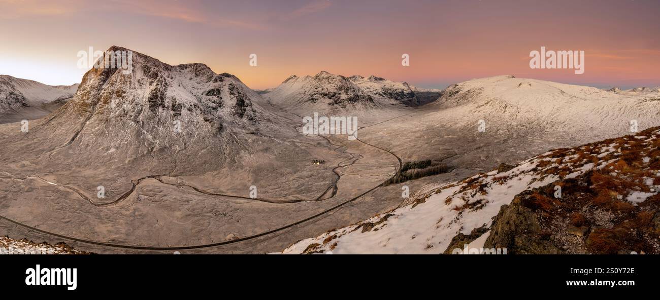 Ein Blick auf die Landschaft, bekannt als Glencoe, Highlands, Schottland. Stockfoto