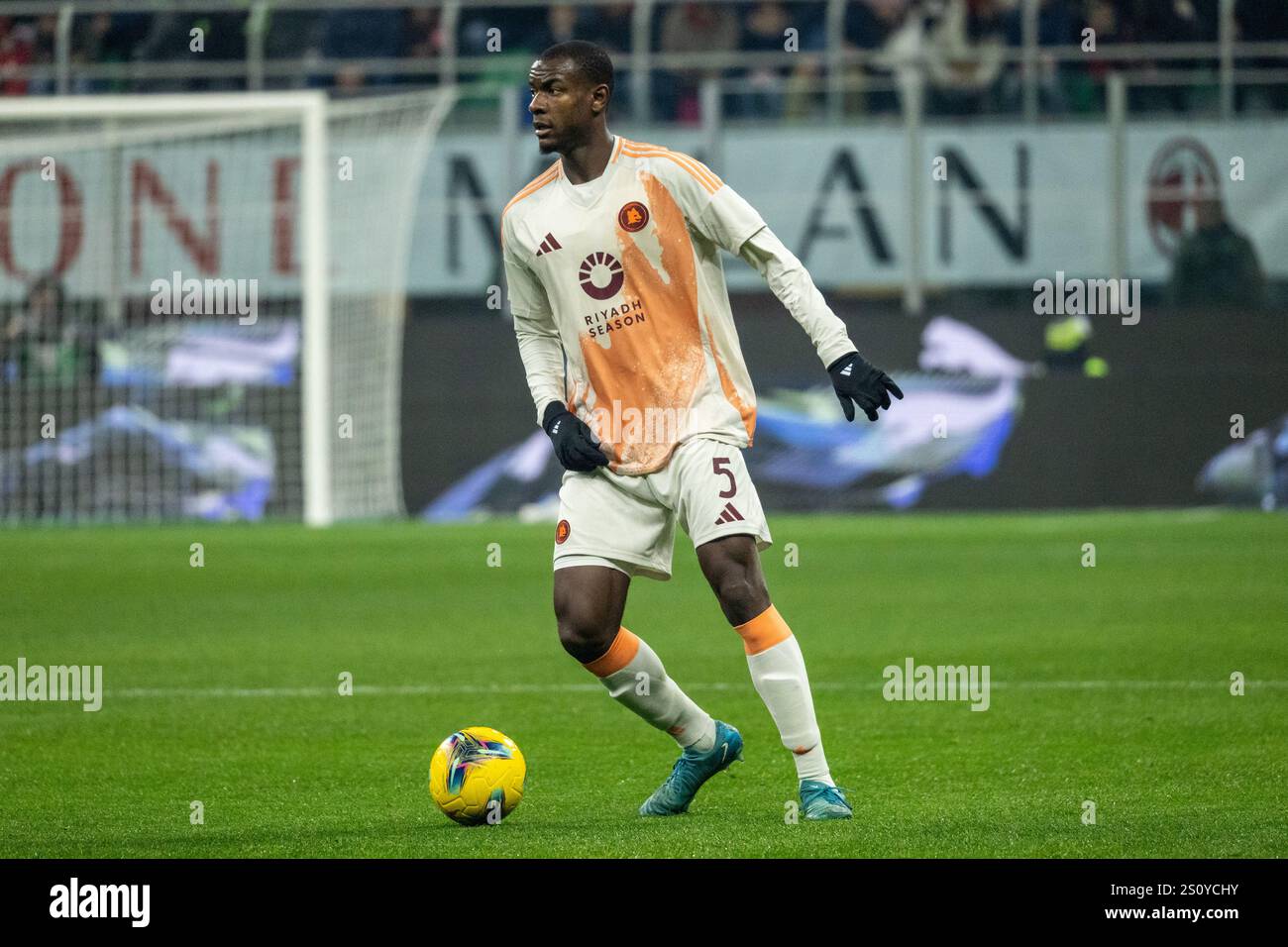 Mailand 29 dezember 2024, evan ndicka AS roma während der Serie A Spiel AC Milan vs AS Roma - Mailand 29 dezember 2024 Credit: Kines Milano/Alamy Live News Stockfoto