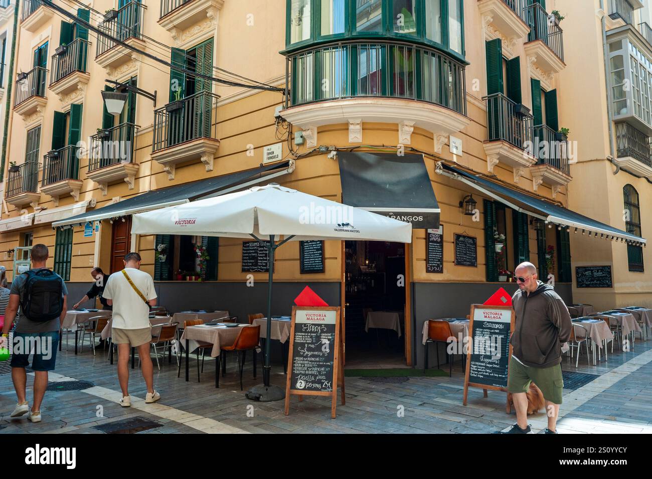Malaga, Spanien, Menschen, Touristen, Wandern, Straßenszenen, Lokales Spanisches Restaurant, 'Los Marangos', Terrasse Stockfoto