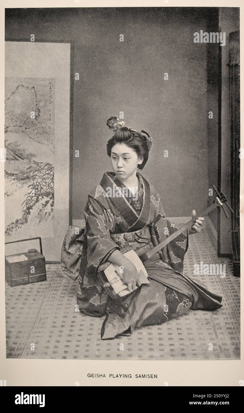 Geschichte Japans, japanische Geisha, die Samisen spielt, Vintage-Fotografie, Musik, Mode, 19. Jahrhundert Stockfoto