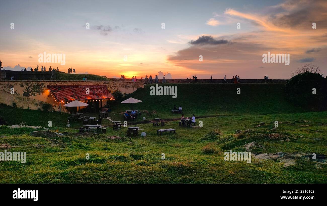 Wunderschöner Sonnenuntergang in Galle, Sri Lanka - Smartphone-aufgenommenes Stockfoto