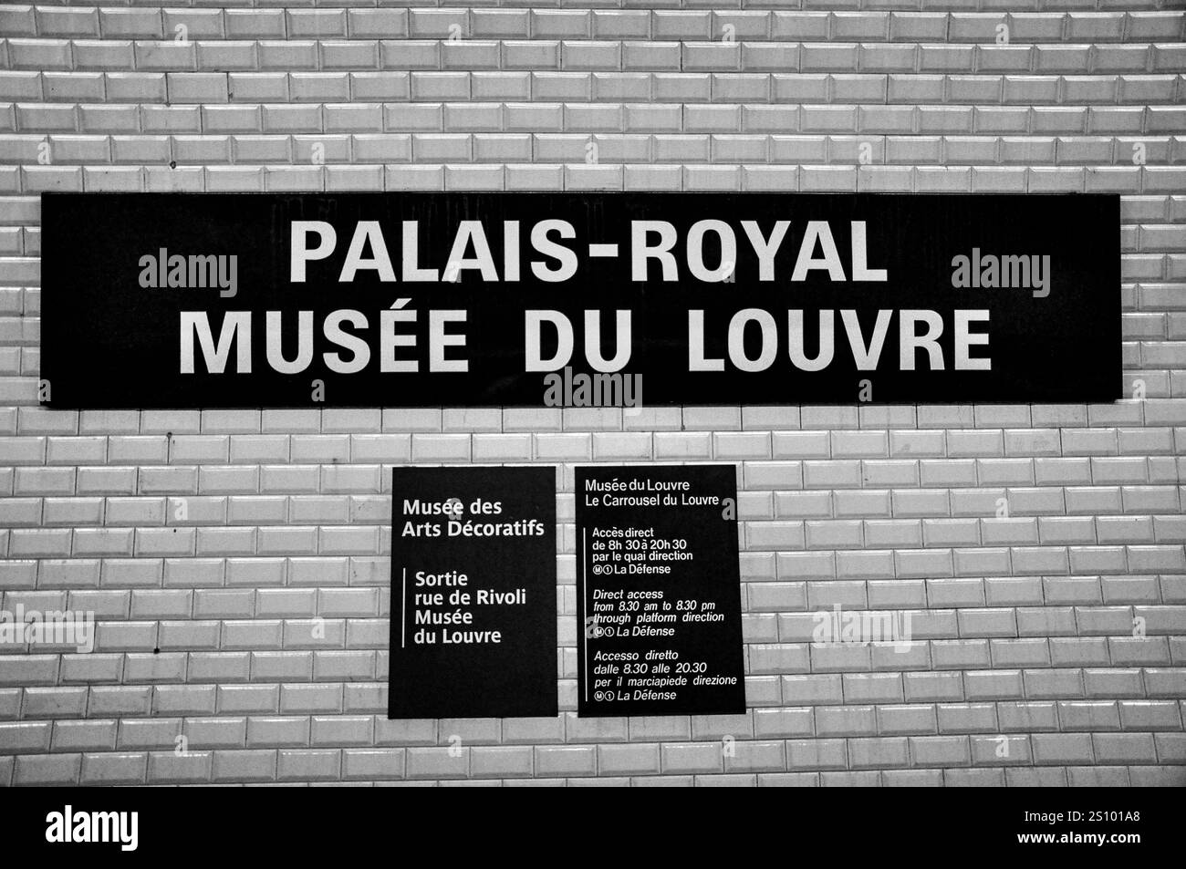 Eines der Symbole der herrlichen Stadt Paris: Die Eleganz der U-Bahn-Station Palais Royal - Louvre Museum Stockfoto