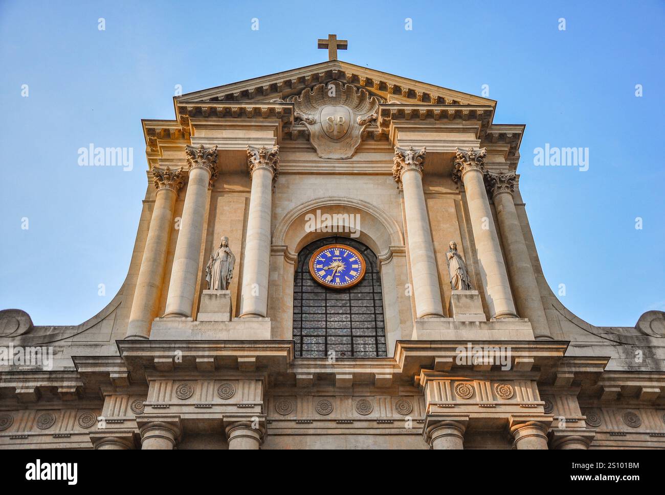 Kirchen in Paris: St. roch, eine der größten Kirchen der französischen Stadt, die als historisches Denkmal gelistet ist Stockfoto