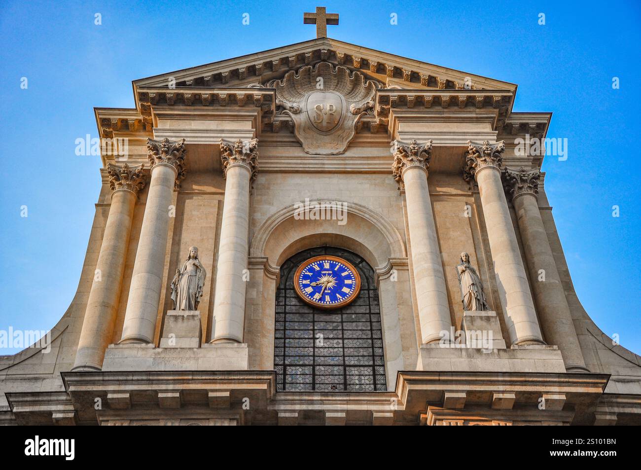 Kirchen in Paris: St. roch, eine der größten Kirchen der französischen Stadt, die als historisches Denkmal gelistet ist Stockfoto