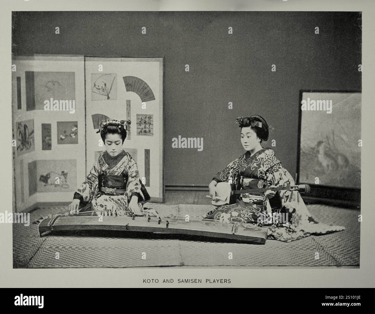 Geschichte Japans, japanische Musik, Frauen, die Koto und Samisen spielen, Vintage-Fotografie, 19. Jahrhundert Stockfoto