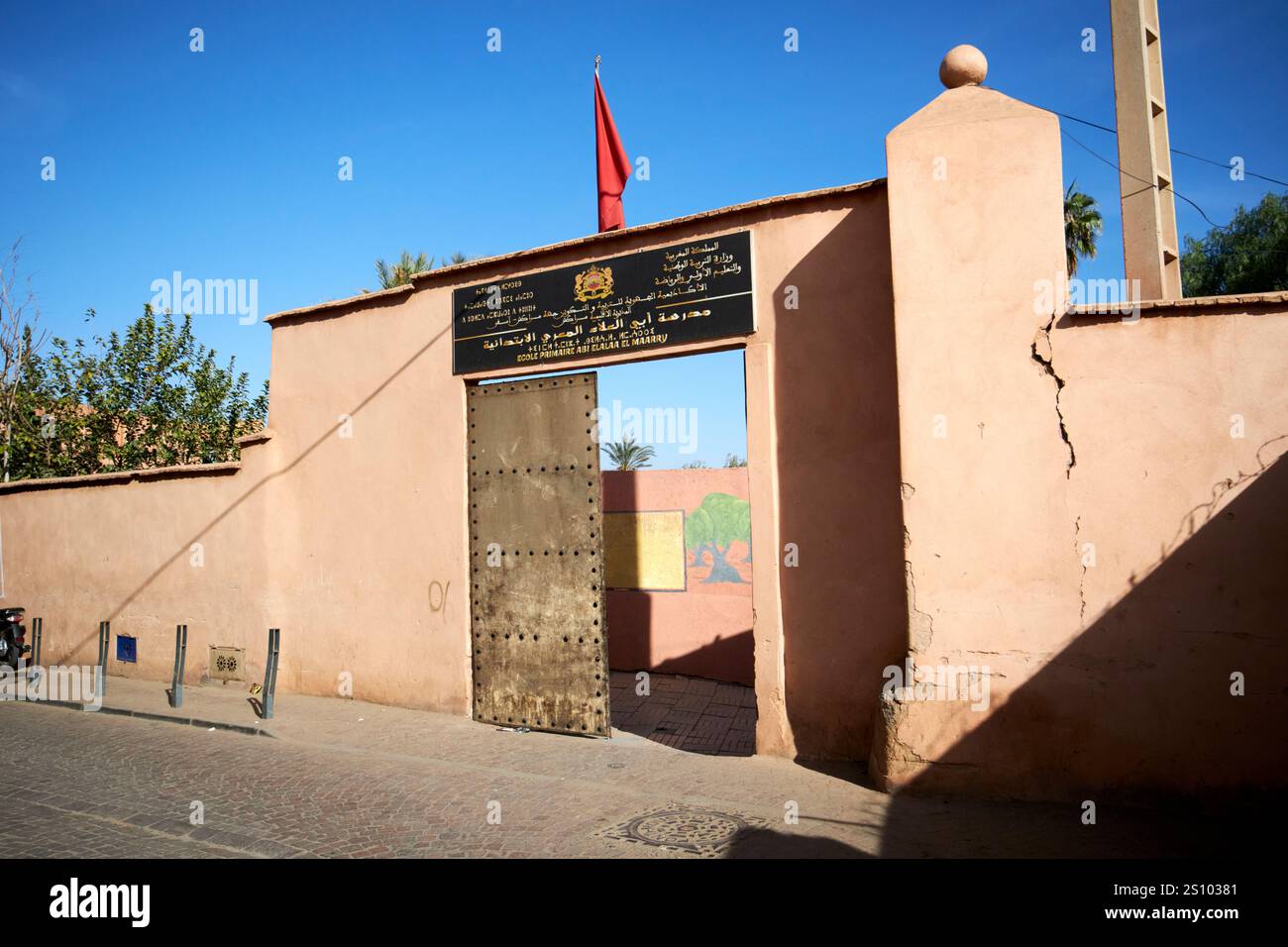 Eintritt zur Grundschule ecole Primaire abi elalaa el Maarry marrakesch, marokko Stockfoto