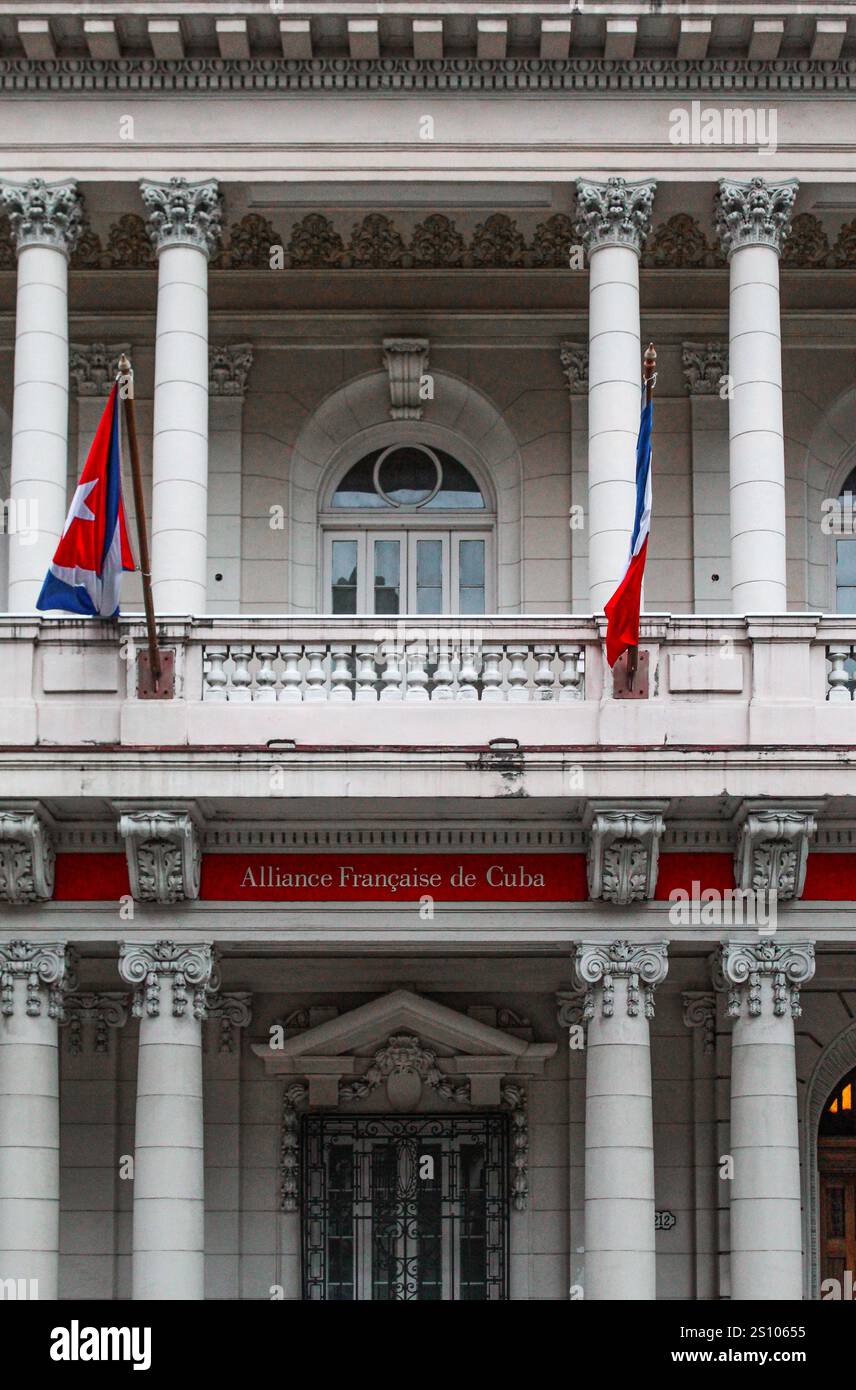 Elegantes Vermächtnis: Das Gebäude der französischen Allianz Kubas in Havanna Stockfoto