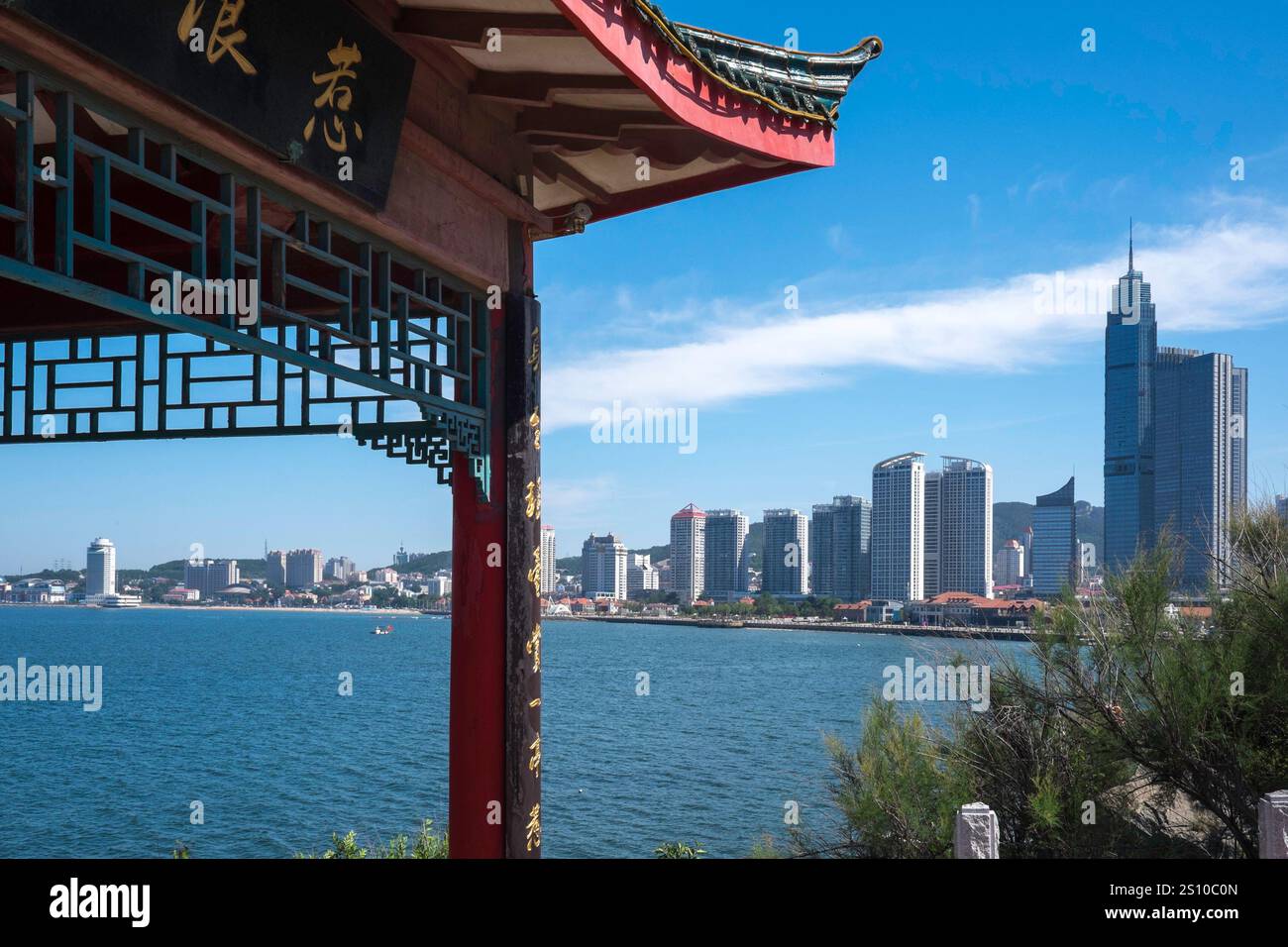 China, Yantai, 2016-06-01, Stadt, Meer, goldene Küste, Gebäude, traditionelle chinesische Architektur, Küste, Foto von Jean-Yves Bardin Stockfoto