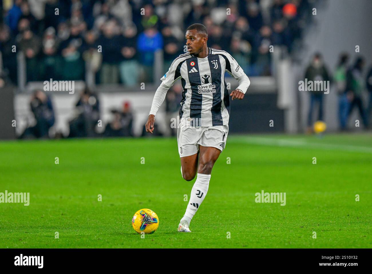 Turin, Italien. Dezember 2024 30. Pierre Kalulu von Juventus, der während des Fußballspiels der Serie A 2024/25 zwischen Juventus und Fiorentina im Allianz-Stadion zu sehen war. Endnote : Juventus 2:2 Fiorentina (Foto: Tommaso Fimiano/SOPA Images/SIPA USA) Credit: SIPA USA/Alamy Live News Stockfoto