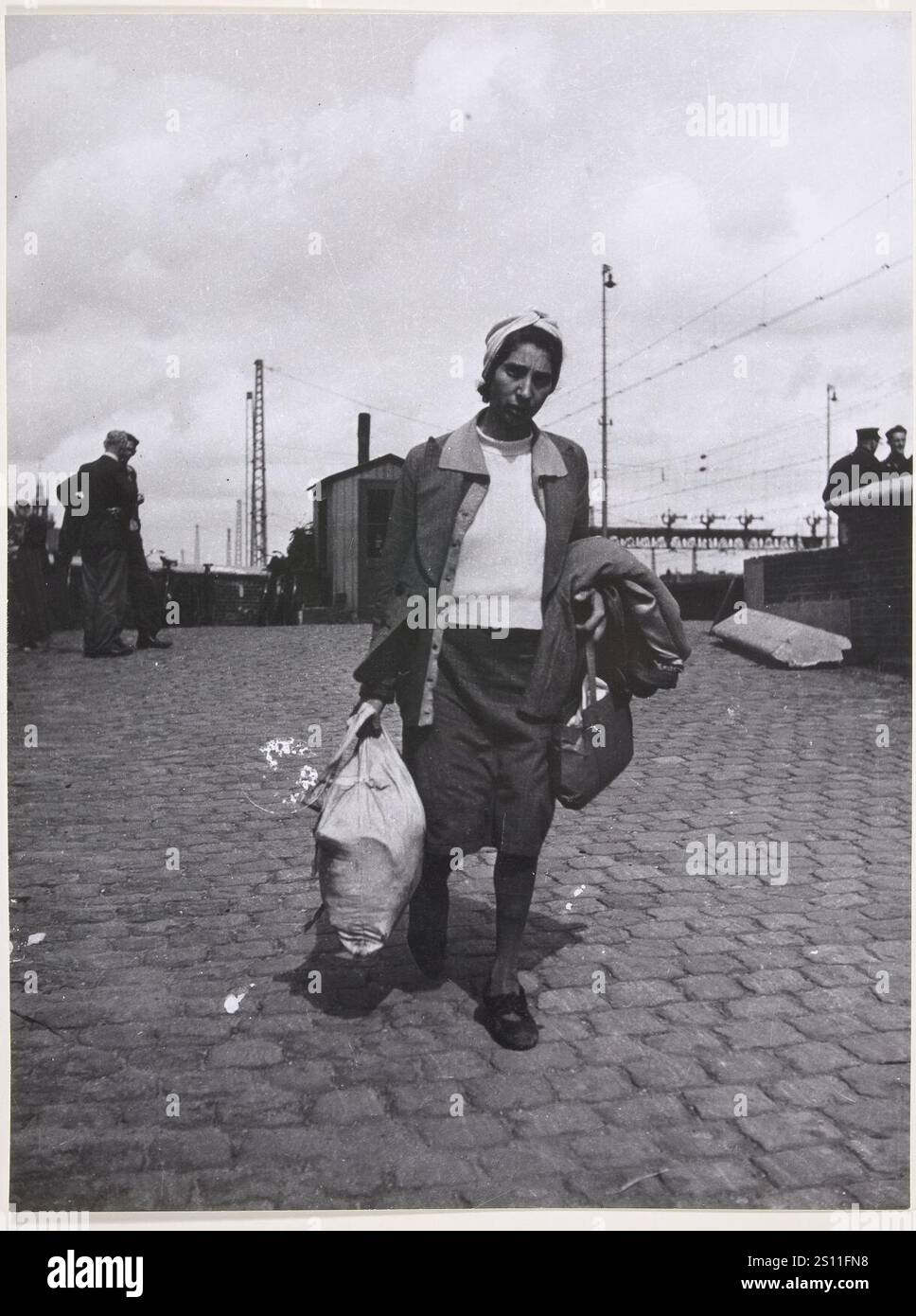 Ernestine van Witsen-Weinberg terugkeer uit Bergen-Belsen, Amsterdam Centraal Station Stockfoto