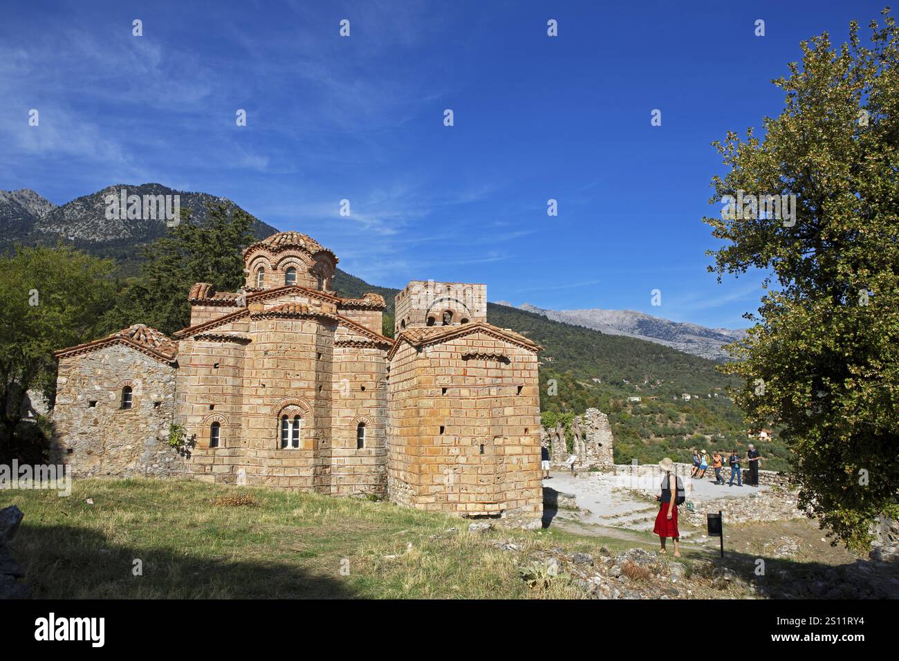 Kirche Evengelistria in der Ruine Mystras oder Mistra auf den Taygetos-Bergen, UNESCO-Weltkulturerbe, Laconia, Peloponnes, Griechenland, E. Stockfoto