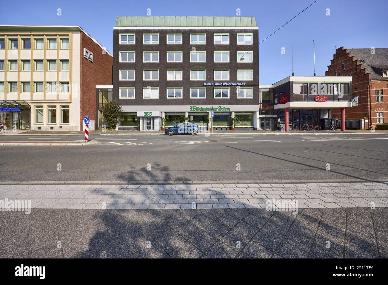 Allgemeine Architektur, Haus der Wirtschaft, Arbeitgeber- und Wirtschaftsverband Jade e.V., Wilhelmshavener Zeitung, Virchowstrasse, Wilhelmshaven, Inde Stockfoto