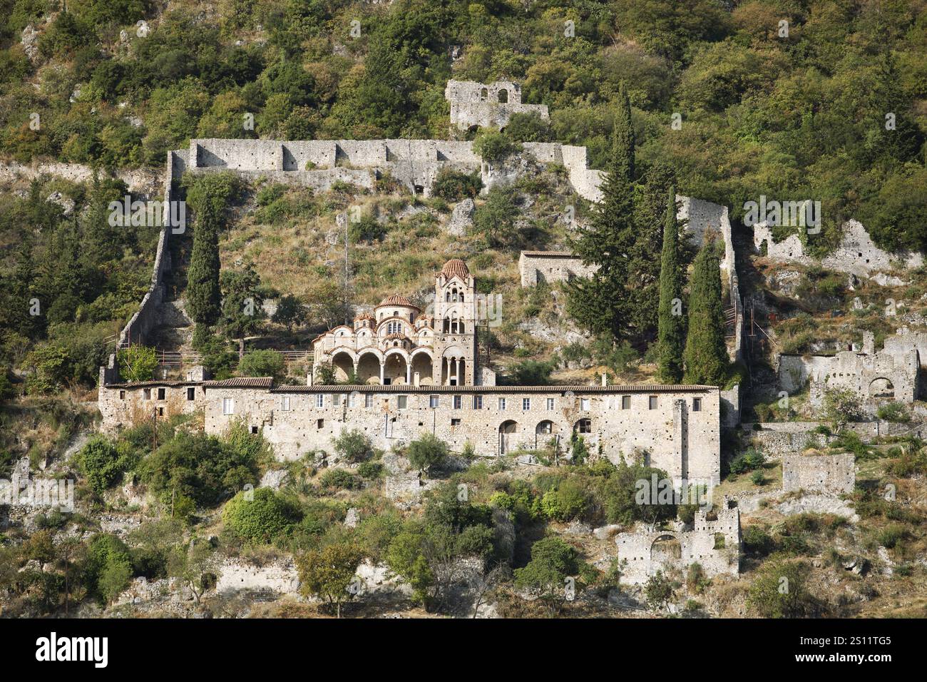 Außenansicht des byzantinisch-orthodoxen Klosters Pantanassa, Ruine der Stadt Mystras oder Mistra auf den Taygetos Bergen, UNESCO-Weltkulturerbe Sit Stockfoto