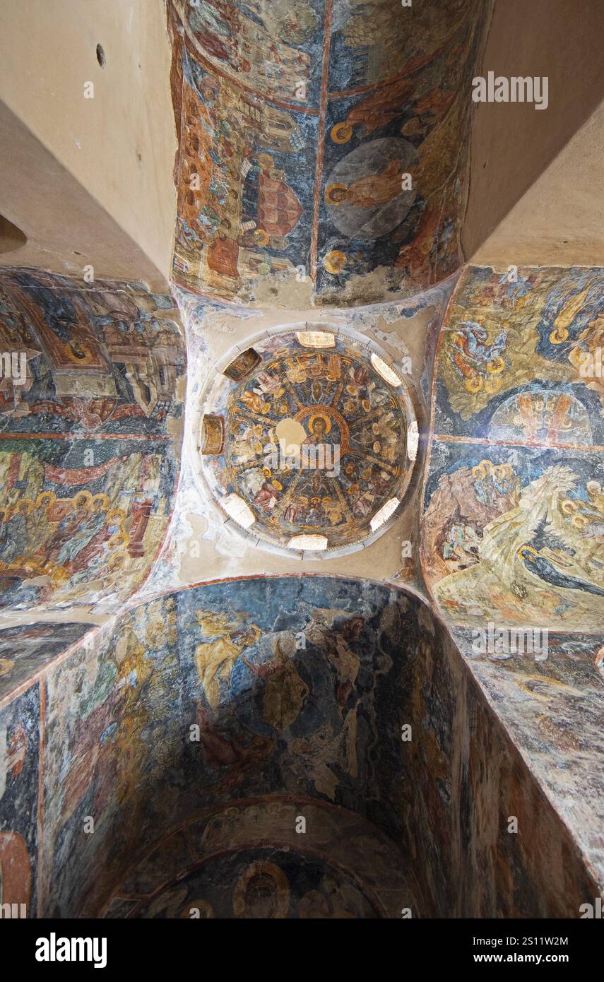 Deckenfresken in der byzantinischen Ruinenstadt Mystras oder Mistra auf den Taygetos-Bergen, UNESCO-Weltkulturerbe, Lakonien, Peloponnes, Griechenland Stockfoto