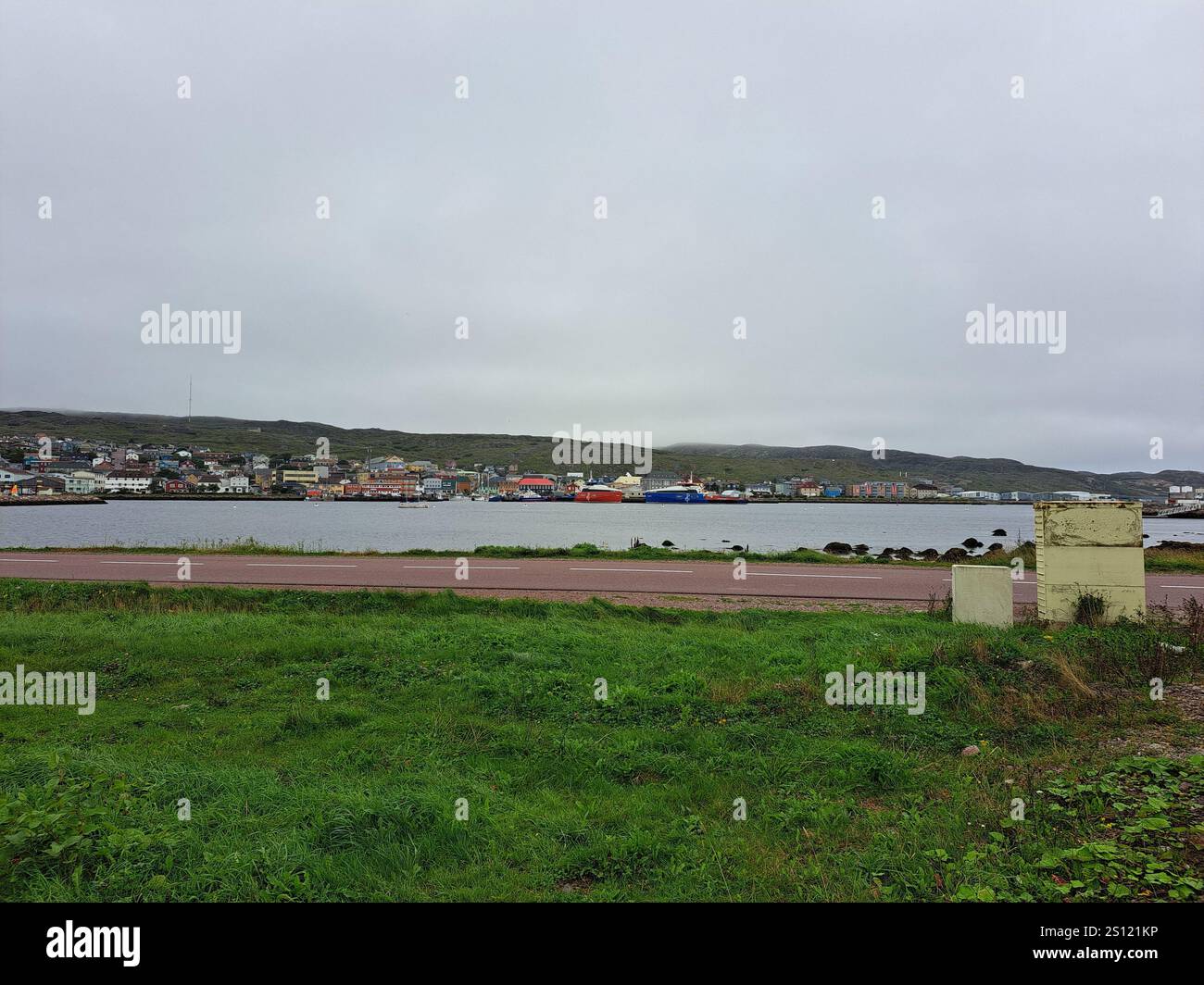 Dieselbe Perspektive der Stadt St. Pierre von Pierre Châtel-Innocenti in St. Pierre, Frankreich Stockfoto