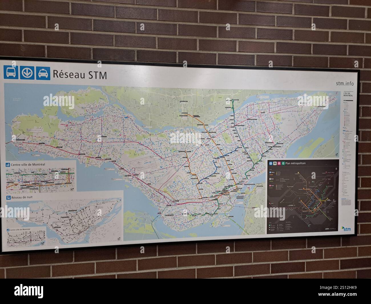 Karte von Montreal mit eingebautem Metro-Kartenschild in der Pie IX Metro Station in Montreal, Quebec, Kanada Stockfoto