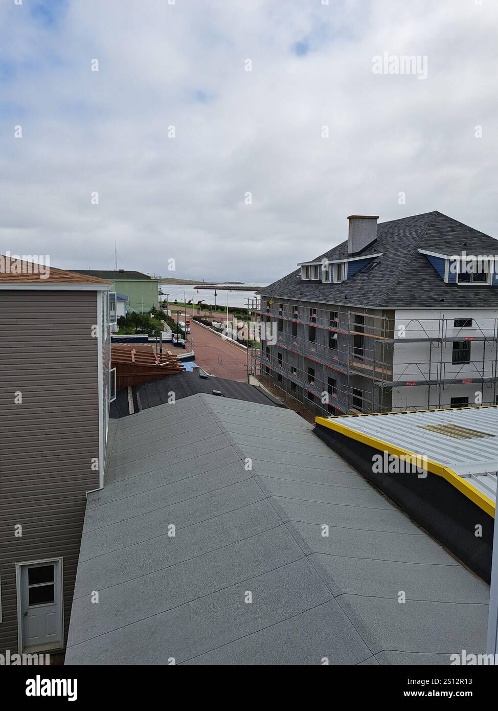 Blick auf die Unterstadt vom Nuits Saint-Pierre Hotel in St. Pierre, Frankreich Stockfoto