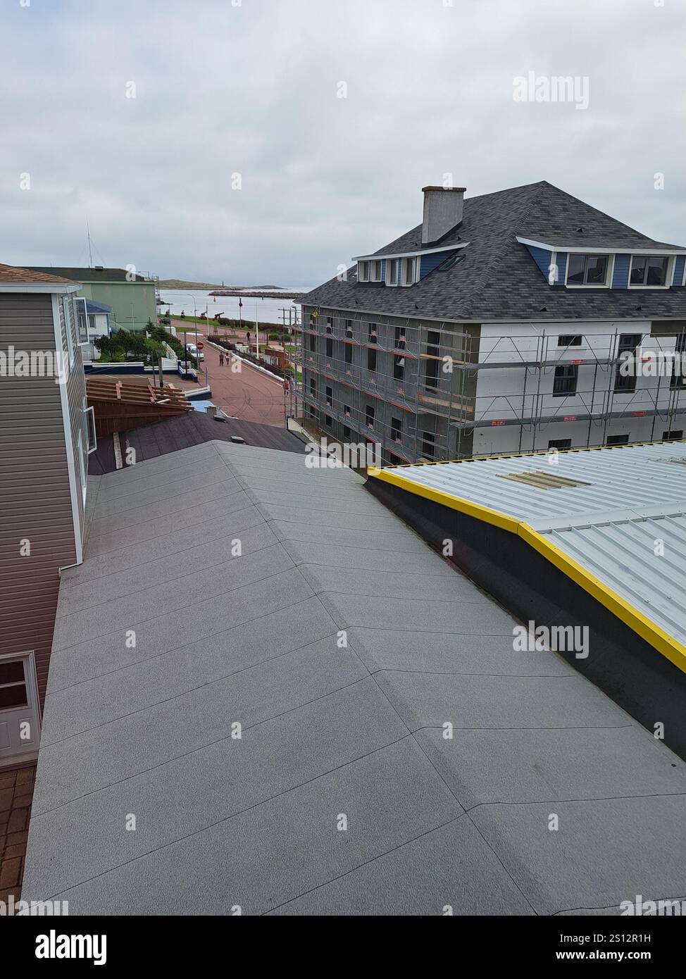 Blick auf die Unterstadt vom Nuits Saint-Pierre Hotel in St. Pierre, Frankreich Stockfoto