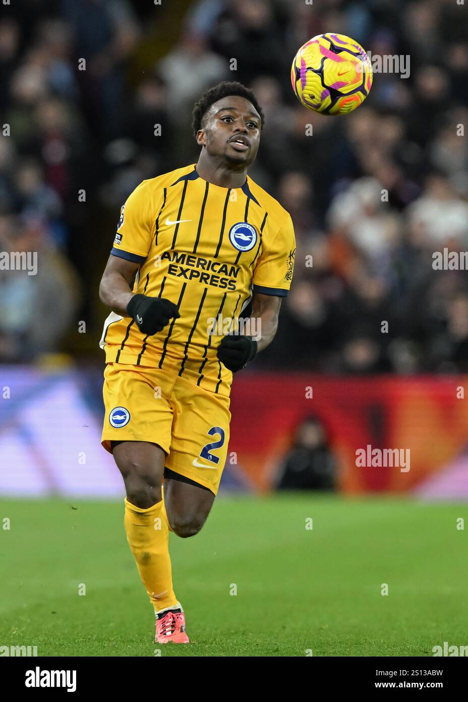 Birmingham, Großbritannien. Dezember 2024 30. Tariq Lamptey von Brighton & Hove Albion jagt den Ball während des Premier League-Spiels im Villa Park, Birmingham. Der Bildnachweis sollte lauten: Cody Froggatt/Sportimage Credit: Sportimage Ltd/Alamy Live News Stockfoto