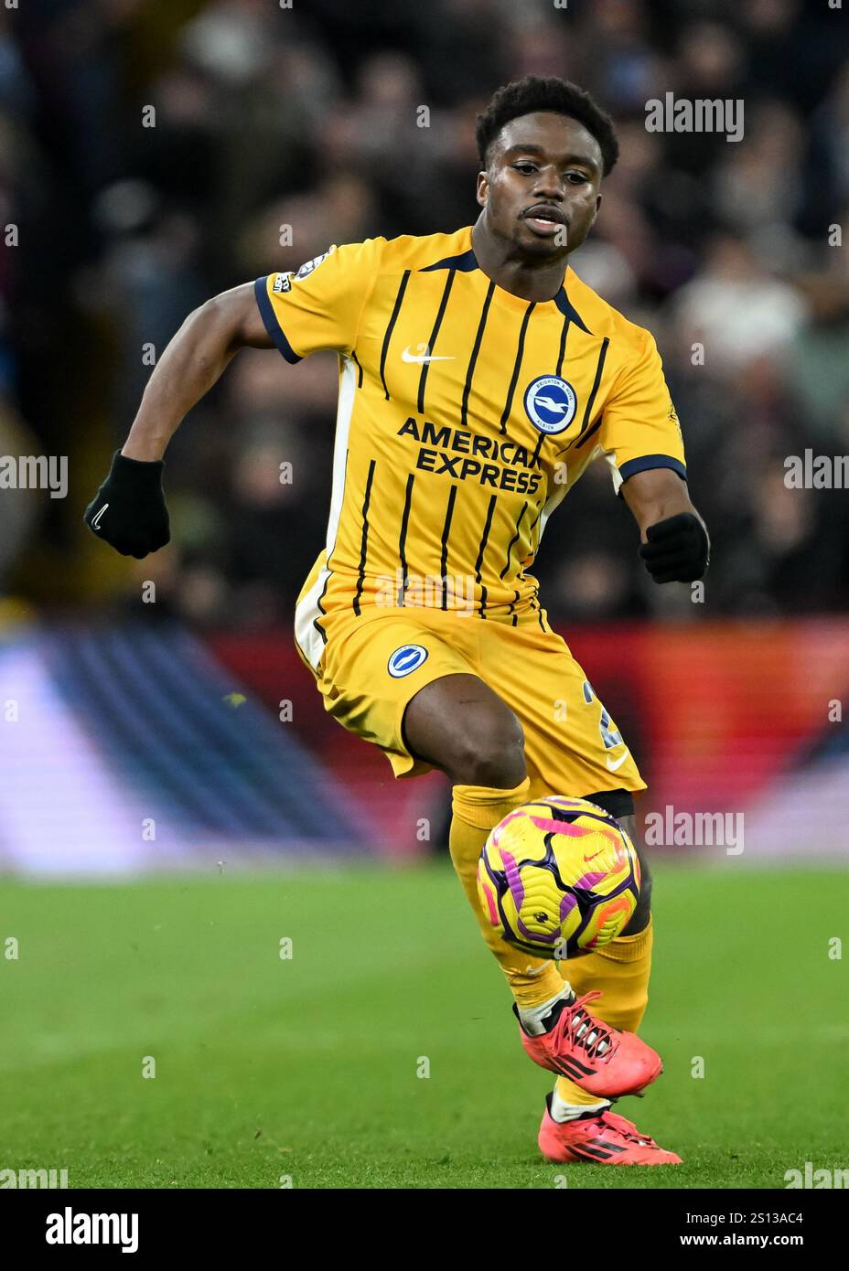Birmingham, Großbritannien. Dezember 2024 30. Tariq Lamptey von Brighton & Hove Albion während des Premier League Spiels im Villa Park, Birmingham. Der Bildnachweis sollte lauten: Cody Froggatt/Sportimage Credit: Sportimage Ltd/Alamy Live News Stockfoto