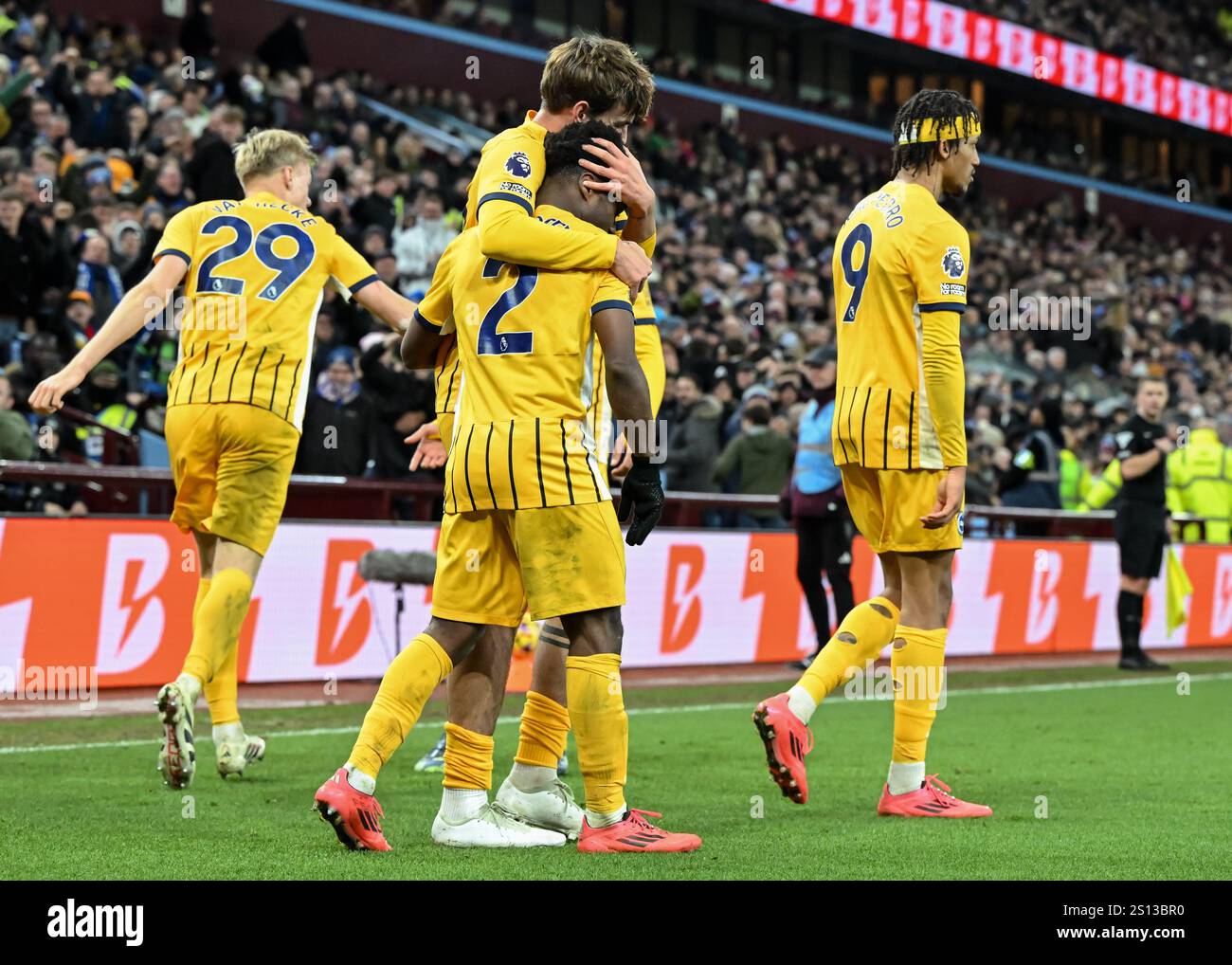 Birmingham, Großbritannien. Dezember 2024 30. Tariq Lamptey von Brighton & Hove Albion feiert sein zweites Tor während des Premier League-Spiels im Villa Park, Birmingham. Der Bildnachweis sollte lauten: Cody Froggatt/Sportimage Credit: Sportimage Ltd/Alamy Live News Stockfoto