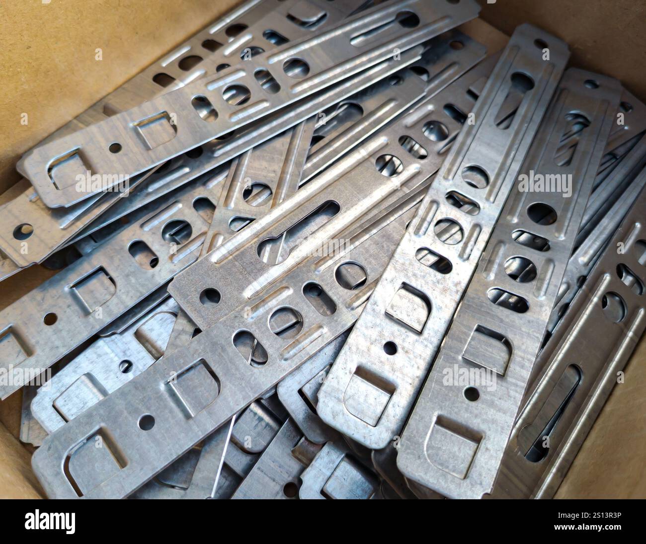 Ankerplatten zum Einbau von Fenstern in einer Box Stockfoto