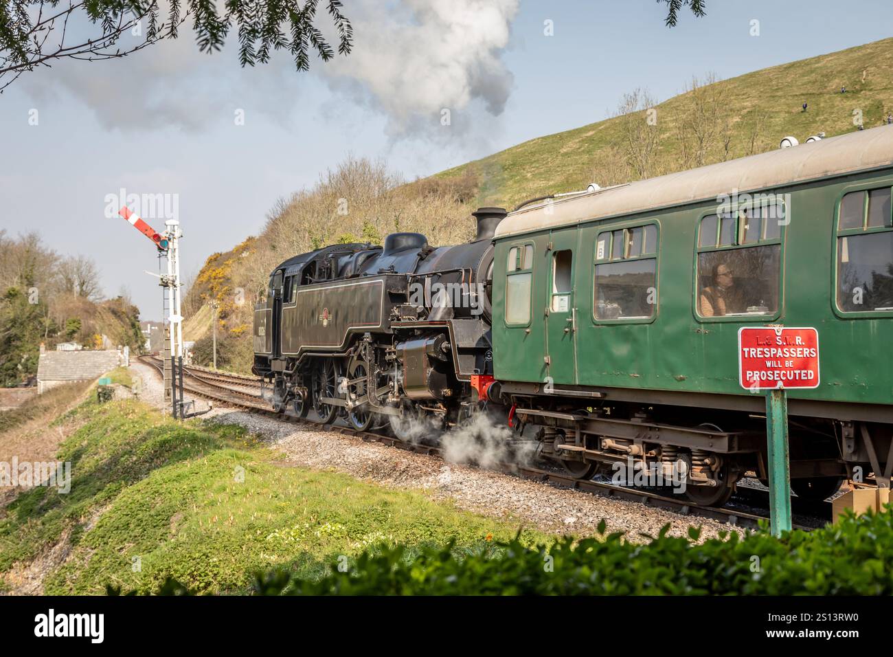 BR Standard Class 4 2-6-4T Nr. 80104 (läuft als 80126), Corfe Castle, Dorset, England, Großbritannien Stockfoto