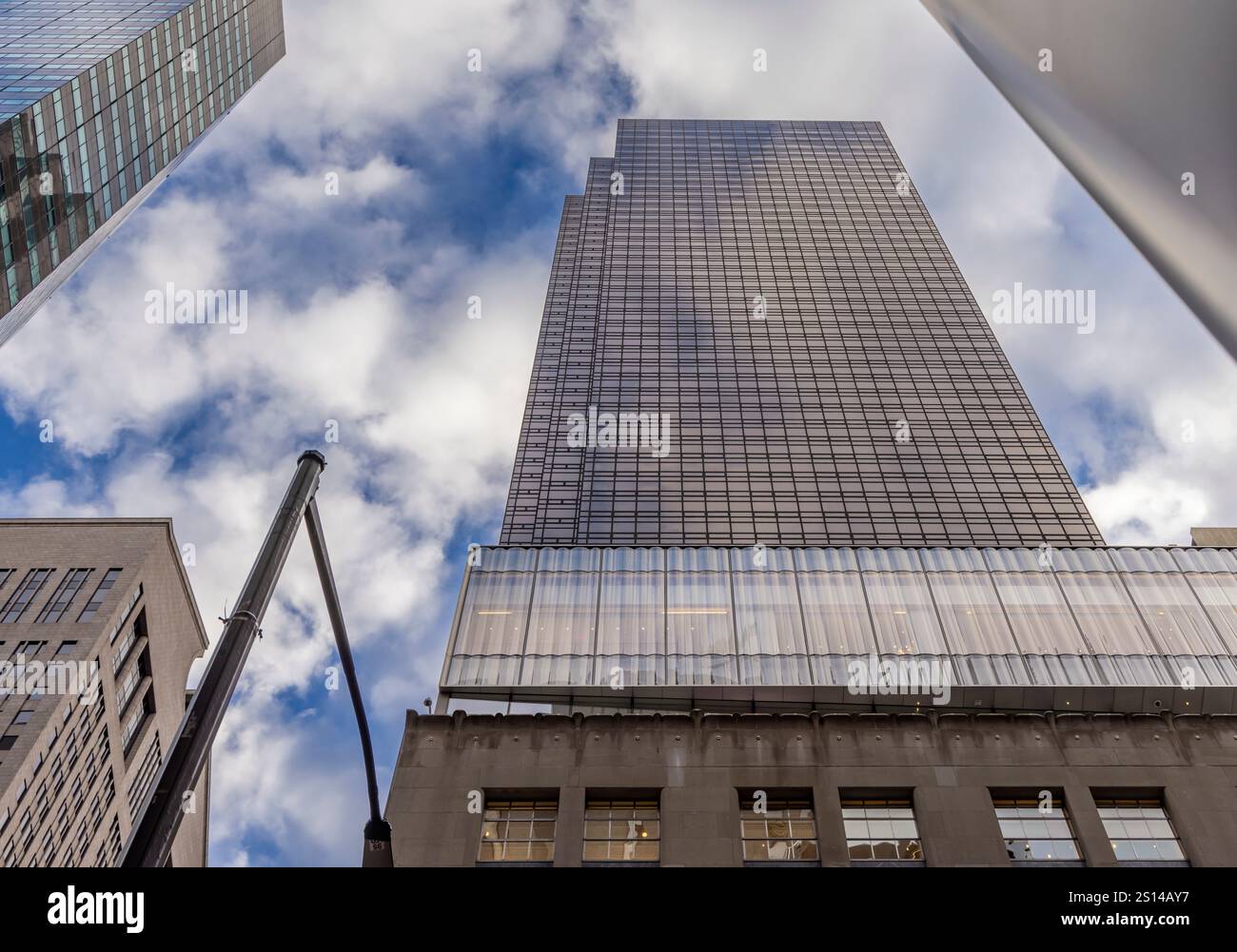Blick auf hohe, elegante Bürogebäude in Midtown manhattan Stockfoto