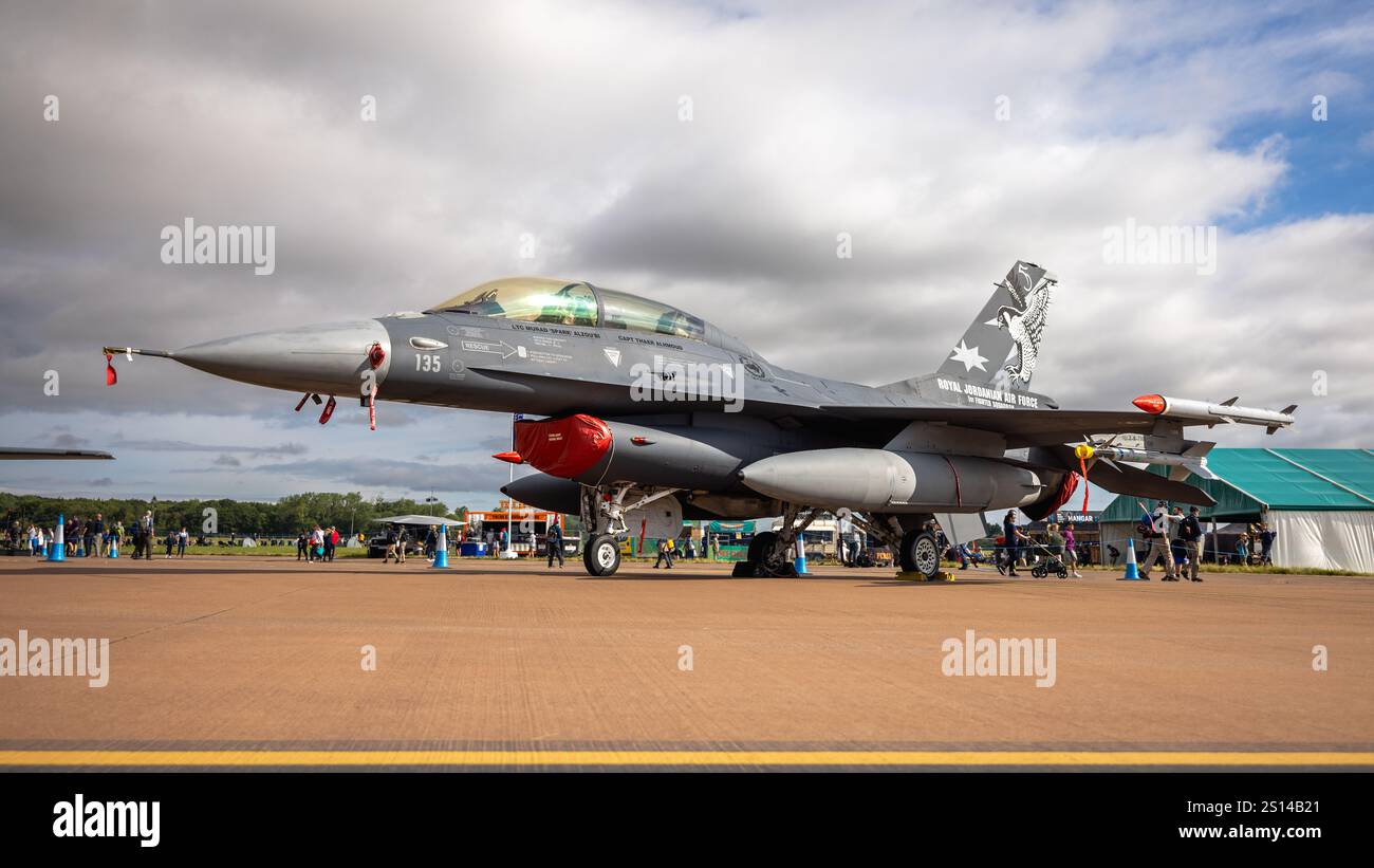 Royal Jordanian Air Force - General Dynamics F-16BM Fighting Falcon, statisch auf dem Royal International Air Tattoo 2024. Stockfoto