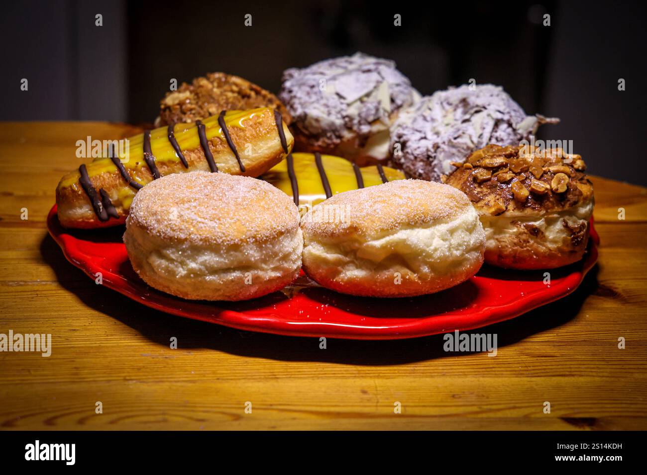 Teller mit Berliner Pfannkuchen, Berliner, Berliner Ballen, Kreppel ...