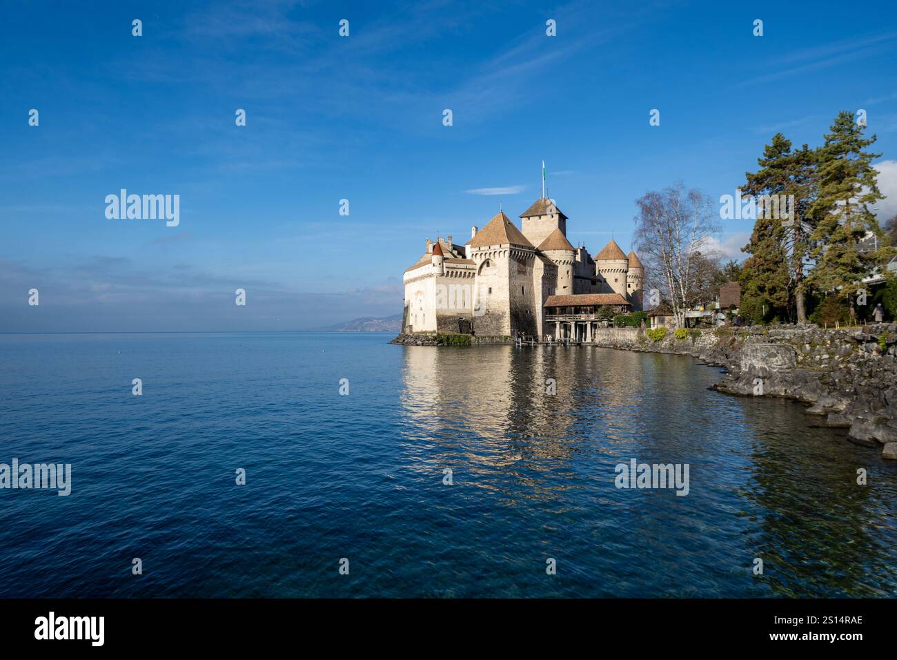 Chillon Castle oder Chateau de Chillon ist ein berühmtes Schloss am Genfer See in der Nähe von Montreux, Kanton Waadt in der Schweiz Stockfoto