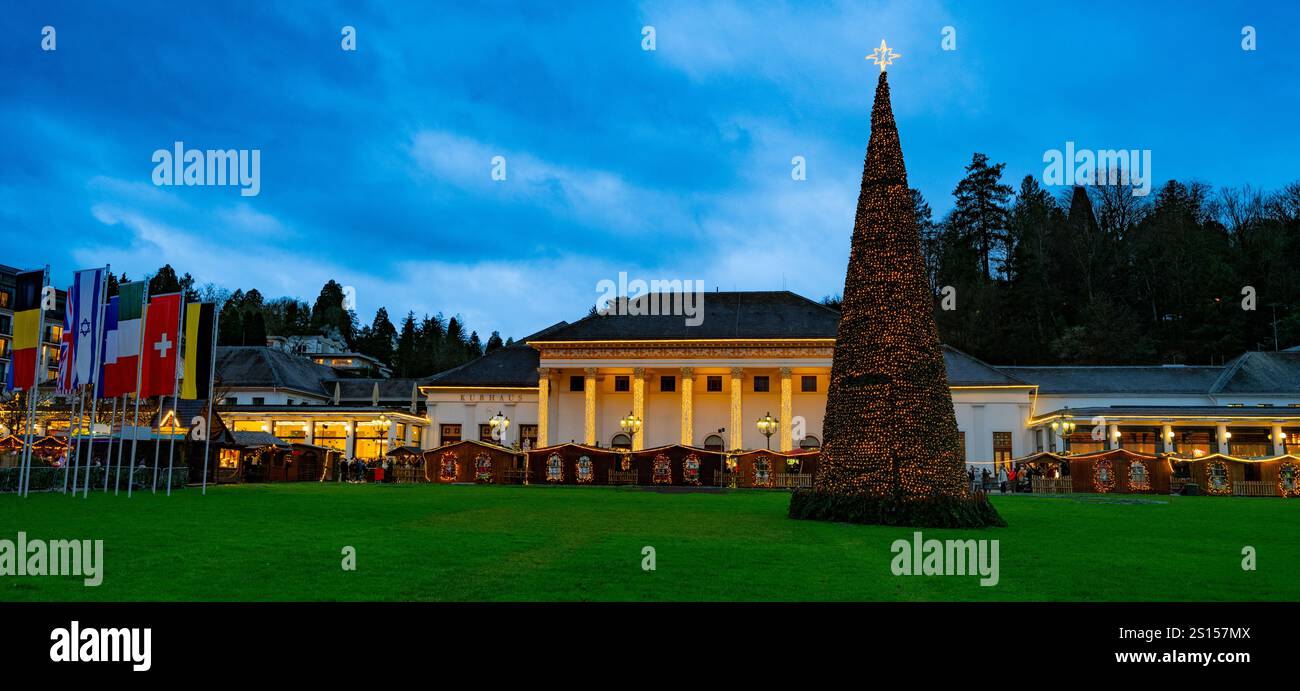 Weihnachtsmarkt Baden-Baden vor dem Spielkasino. Baden Württemberg, Deutschland, Europa Stockfoto